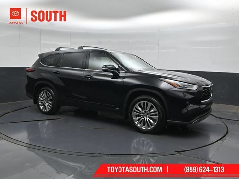 Used 2023 Toyota Highlander Platinum AWD/4WD image 1