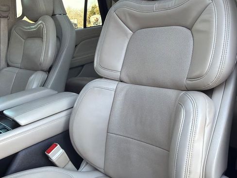 Used 2020 Lincoln Navigator Reserve w/ Luxury Package image 23