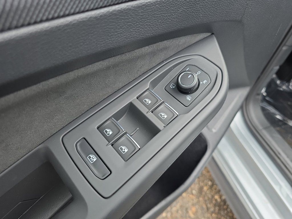 Certified 2025 Volkswagen GTI SE FWD image 11