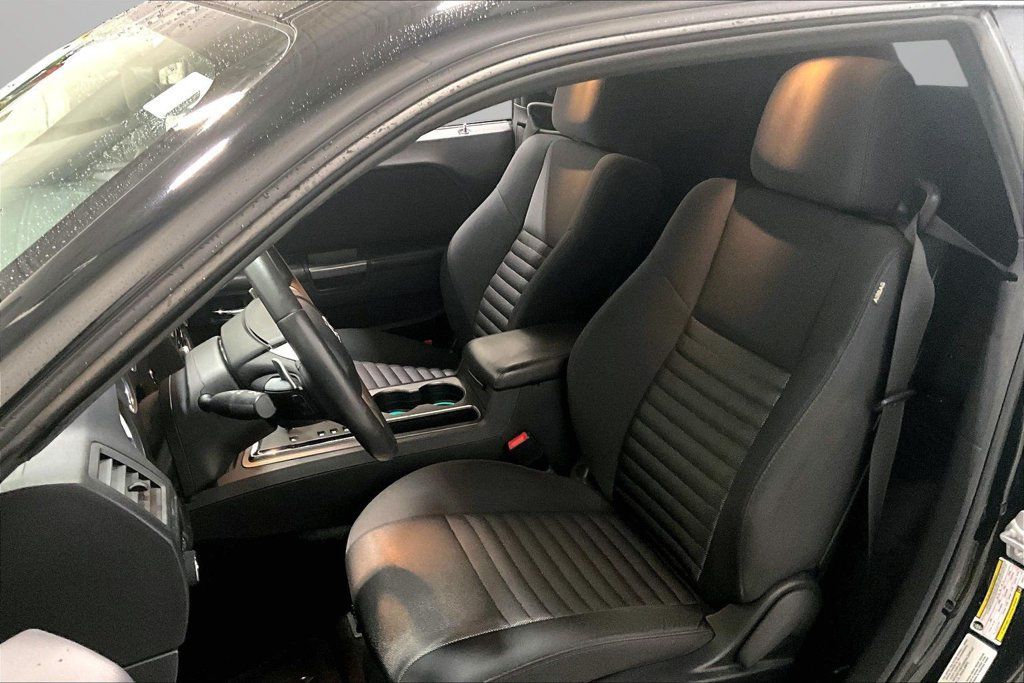 Used 2014 Dodge Challenger R/T RWD image 18