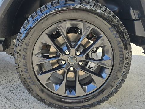 Used 2025 Jeep Wrangler Unlimited Sahara image 17