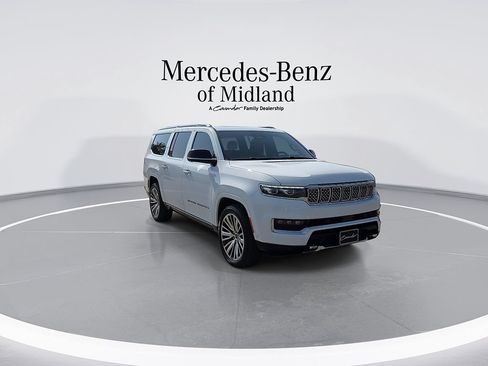 Used 2023 Jeep Grand Wagoneer L Series III w/ Rear Seat Video Group 1 AWD/4WD image 2