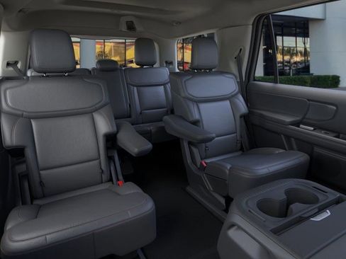 New 2026 Ford Expedition Active image 11
