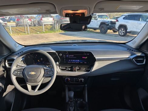Used 2025 Chevrolet TrailBlazer LT image 31