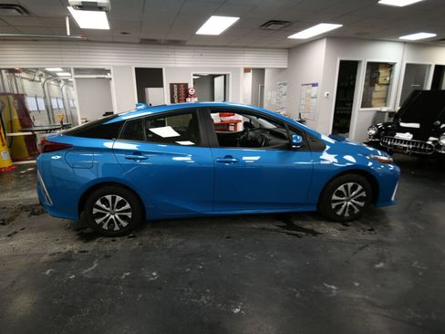 Certified 2022 Toyota Prius Prime XLE image 8