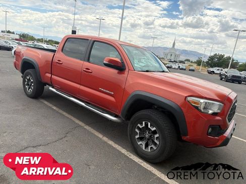 Used 2018 Toyota Tacoma TRD Off-Road w/ Technology Package AWD/4WD image 16