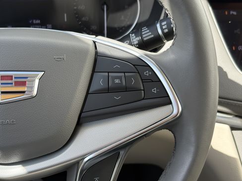Certified 2023 Cadillac XT5 Premium Luxury w/ LPO, Floor Liner Package AWD/4WD image 18