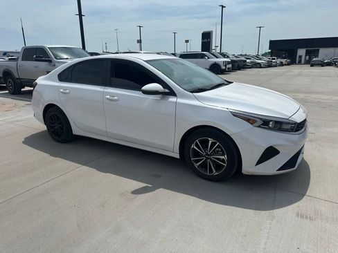 Used 2024 Kia Forte LXS w/ LXS Technology Package FWD image 16