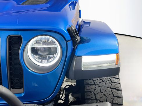 Used 2022 Jeep Gladiator Rubicon w/ Advanced Safety Group image 11