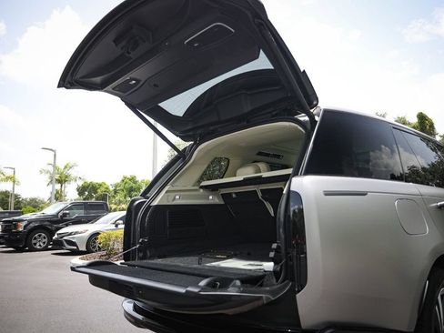 Used 2023 Land Rover Range Rover SV AWD/4WD image 19