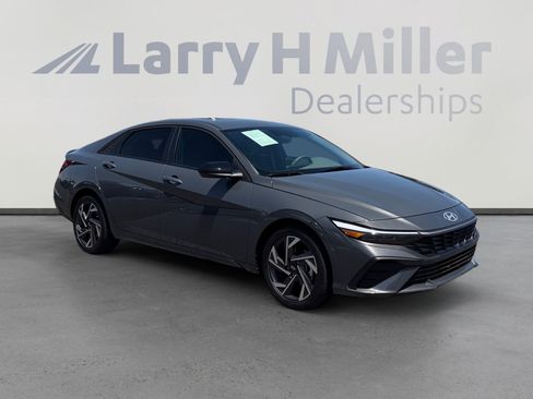Used 2025 Hyundai Elantra Sport FWD image 7