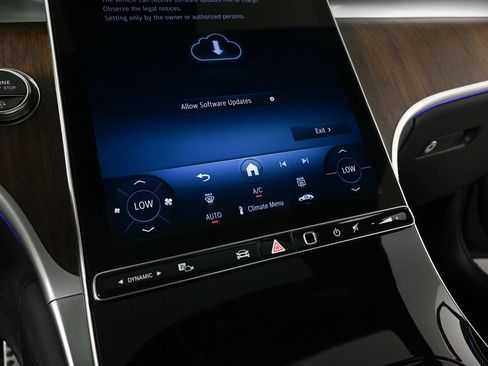 Used 2025 Mercedes-Benz GLC 300 4MATIC image 15