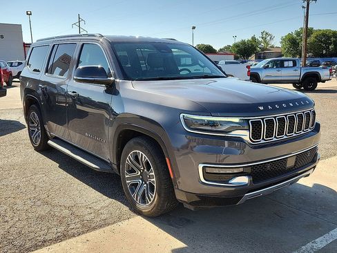 Used 2022 Jeep Wagoneer Series III AWD/4WD image 4