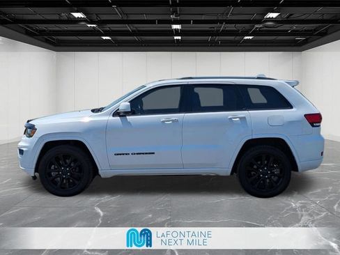 Used 2021 Jeep Grand Cherokee Altitude AWD/4WD image 2