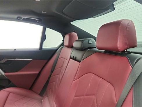 Used 2025 BMW 540i xDrive image 30