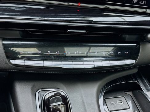 Used 2021 Cadillac Escalade ESV Sport image 12