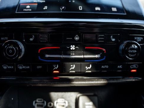 Used 2023 Jeep Grand Cherokee L Laredo image 20