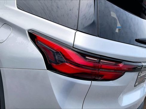 Used 2022 Chevrolet Traverse RS FWD image 23