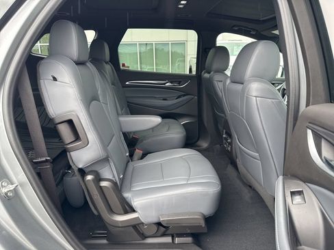 Used 2023 Buick Enclave Essence AWD/4WD image 18