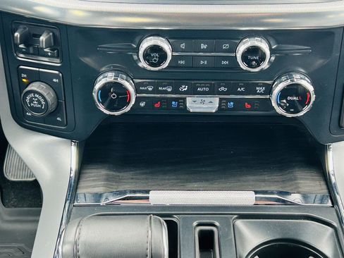 Used 2024 Ford F150 Lariat w/ FX4 Off-Road Package image 27