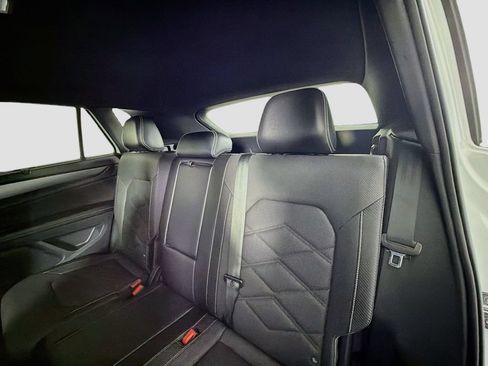 Used 2024 Volkswagen Atlas Cross Sport SE FWD image 23