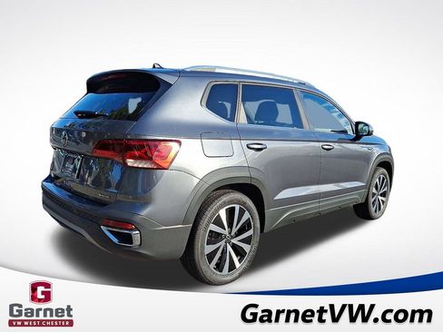 Certified 2022 Volkswagen Taos SE image 7