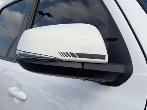 Used 2022 Toyota Tacoma SR5 w/ Technology Package RWD image 13