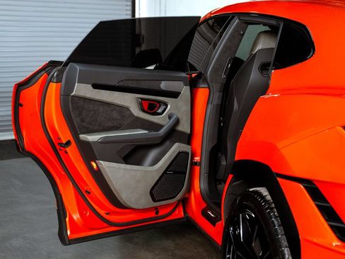 Used 2024 Lamborghini Urus S AWD/4WD image 35