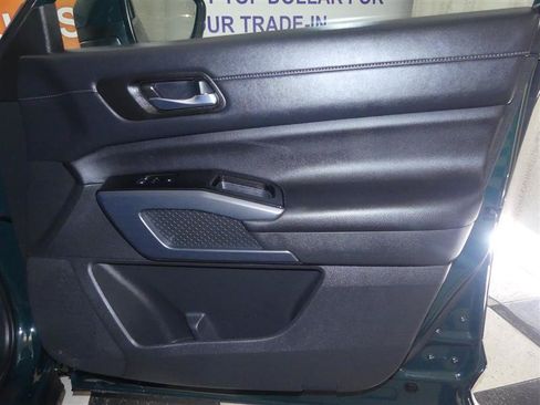 Used 2025 Nissan Pathfinder SL AWD/4WD image 27