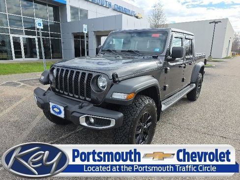 Used 2023 Jeep Gladiator Sport AWD/4WD image 1