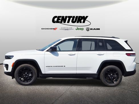 Used 2024 Jeep Grand Cherokee Altitude image 7