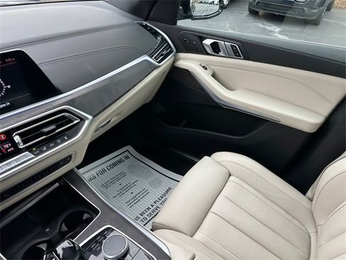 Used 2022 BMW X5 xDrive40i w/ Luxury Seating Package image 29