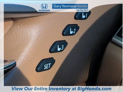 Used 2016 Lexus ES 350 w/ Premium Package w/Wood Trim FWD image 22