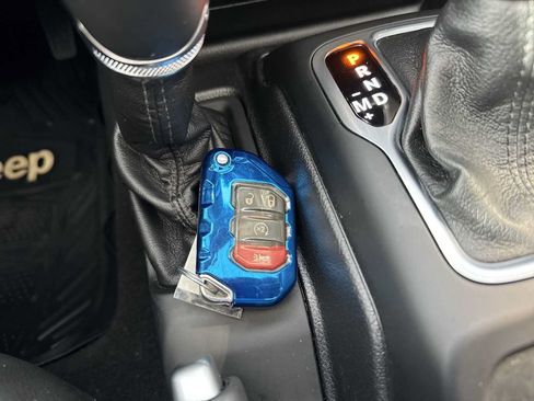 Used 2021 Jeep Wrangler Unlimited Sahara AWD/4WD image 37