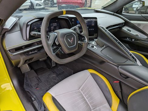 Used 2022 Chevrolet Corvette Stingray Premium Conv w/ Z51 Performance Package RWD image 19