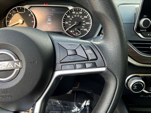 Used 2024 Nissan Altima 2.5 SV FWD image 10