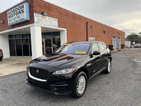 Used 2018 Jaguar F-PACE image 2