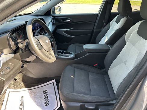 Used 2024 Chevrolet Trax LS w/ LS Convenience Package FWD image 19