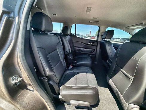 Used 2023 GMC Acadia SLT FWD image 26