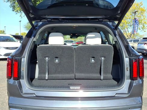 Used 2023 Kia Sorento EX image 10