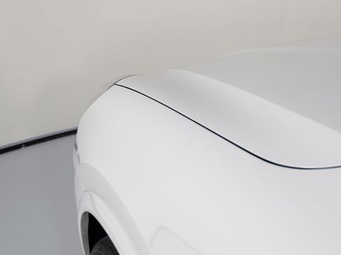 Certified 2023 Porsche Cayenne Platinum Edition image 43