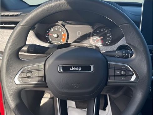 Used 2024 Jeep Compass Sport image 14