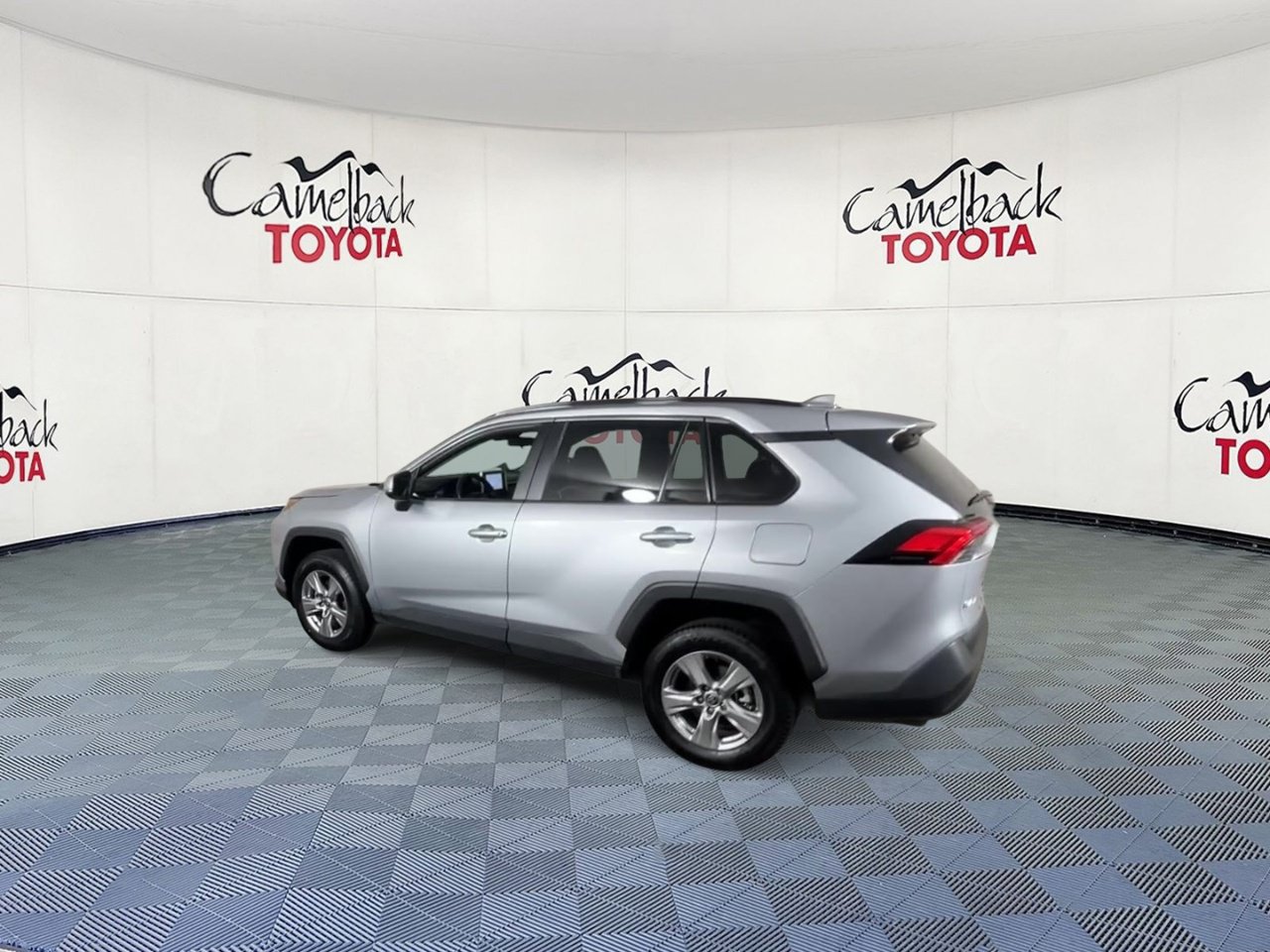 Used 2025 Toyota RAV4 XLE FWD image 8