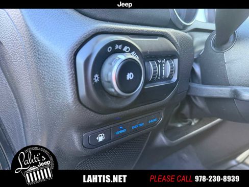 Used 2022 Jeep Wrangler Unlimited Sahara image 34