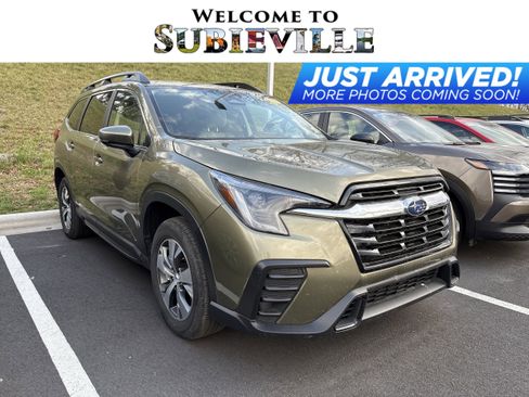 Used 2025 Subaru Ascent Premium image 1