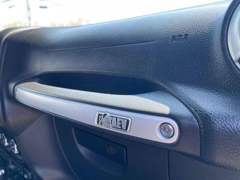 Used 2017 Jeep Wrangler Unlimited Rubicon w/ Cold Weather Group image 25