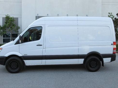 Used 2011 Freightliner Sprinter 2500 image 2