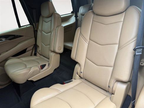 Used 2019 Cadillac Escalade Platinum image 14