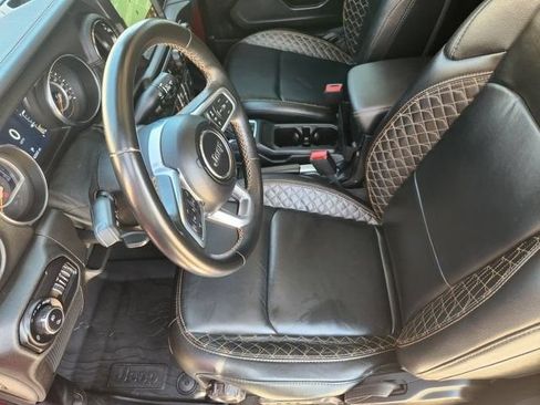 Used 2021 Jeep Gladiator Overland AWD/4WD image 12