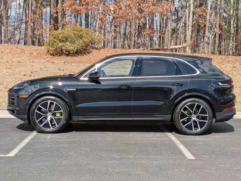 Certified 2025 Porsche Cayenne Coupe AWD/4WD image 2
